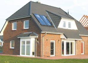 Krüppelwalmdach-Haus bauen in Winsen Aller Celle