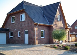 Bauträger baut Friesenhaus in Winsen Aller bei Celle